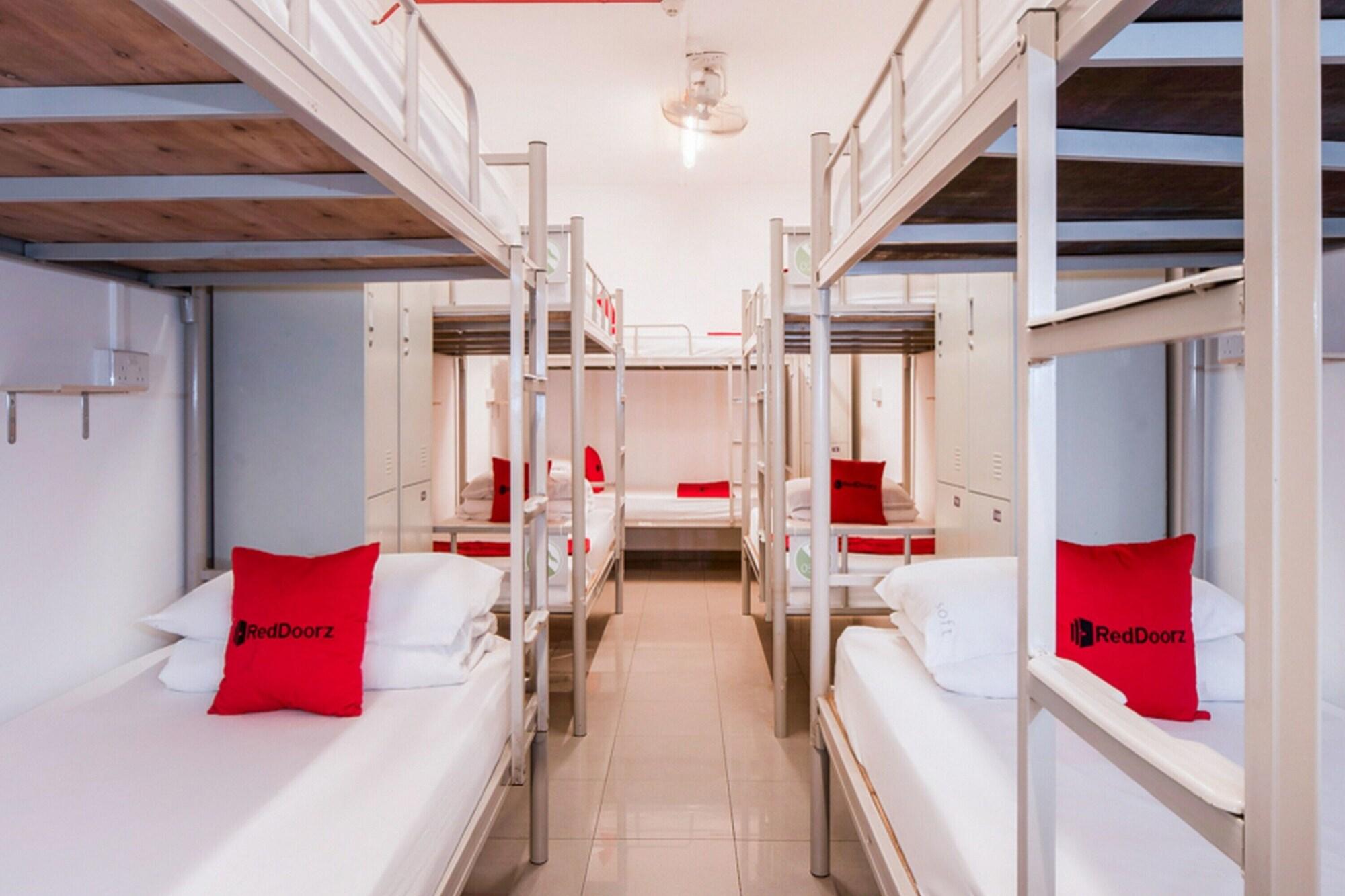 Reddoorz Hostel @ Kallang Mrt Singapore Esterno foto