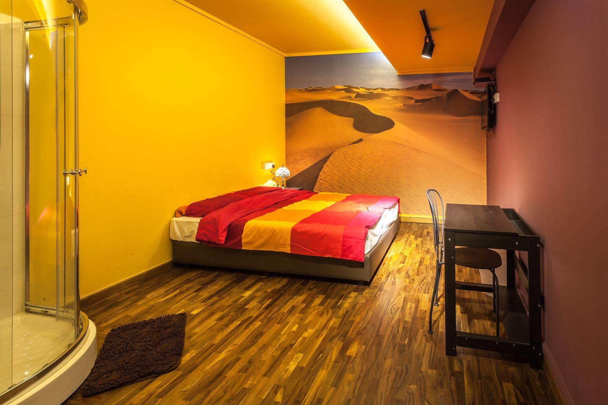 Reddoorz Hostel @ Kallang Mrt Singapore Esterno foto