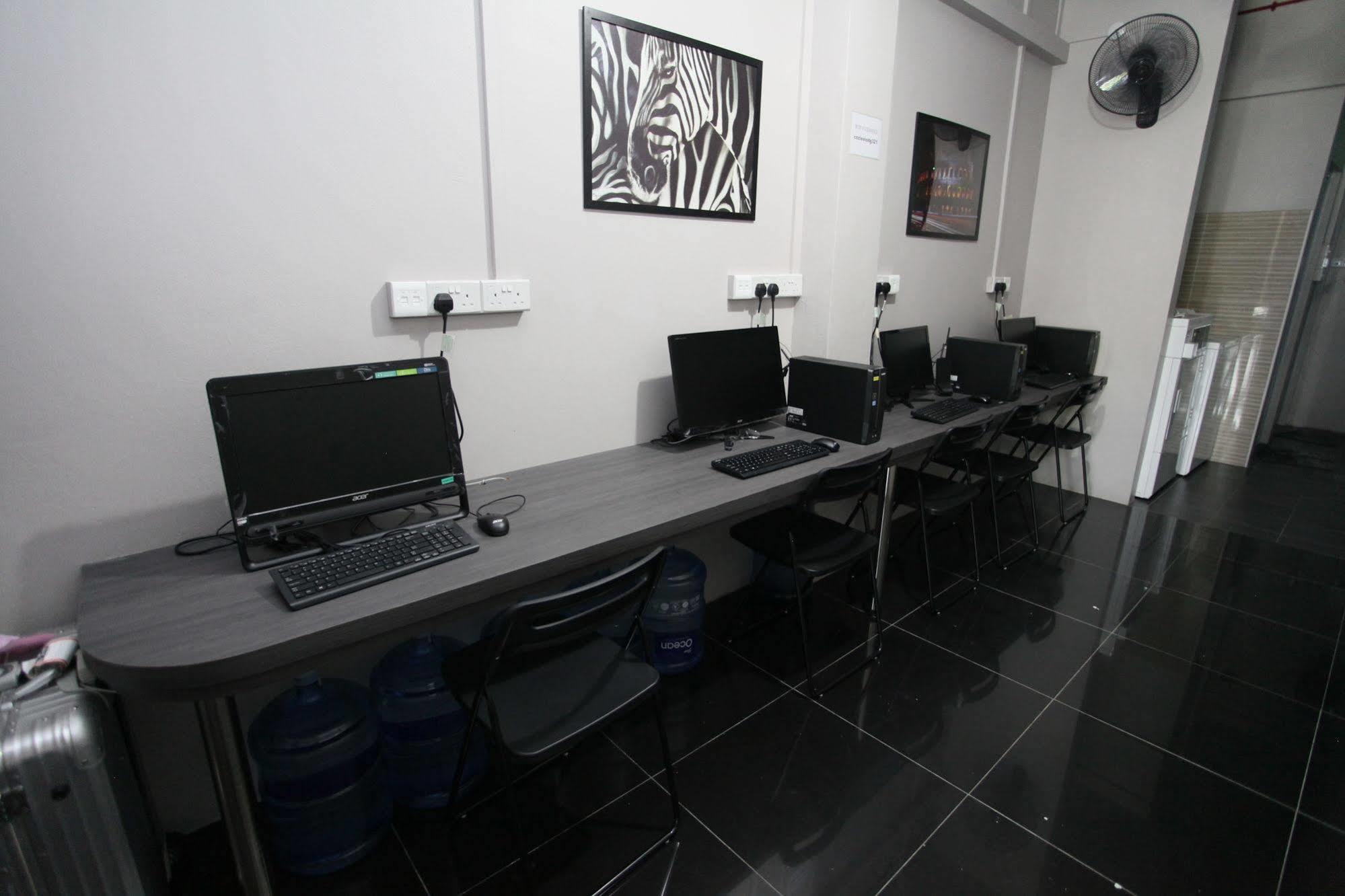 Reddoorz Hostel @ Kallang Mrt Singapore Esterno foto