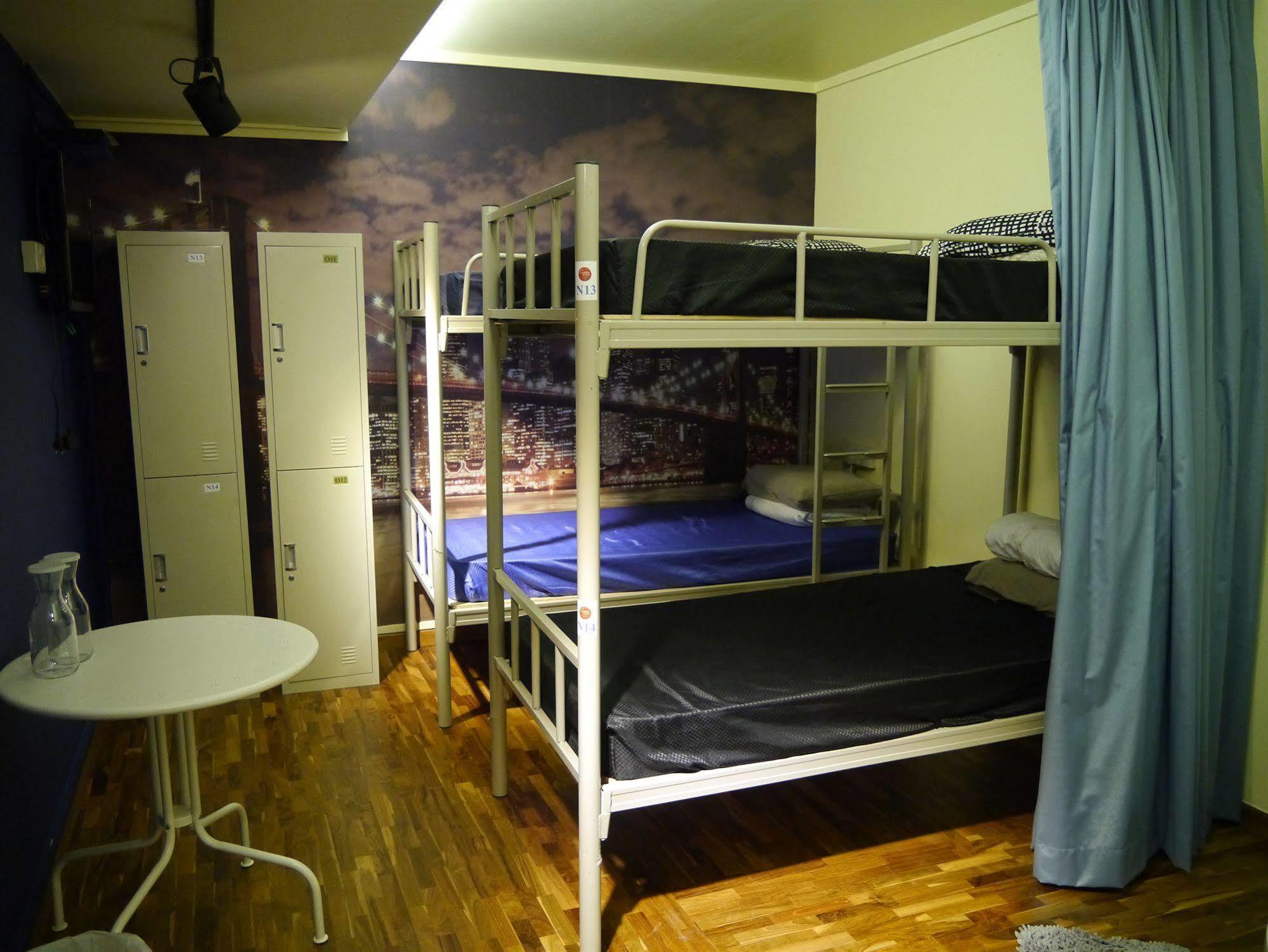 Reddoorz Hostel @ Kallang Mrt Singapore Esterno foto