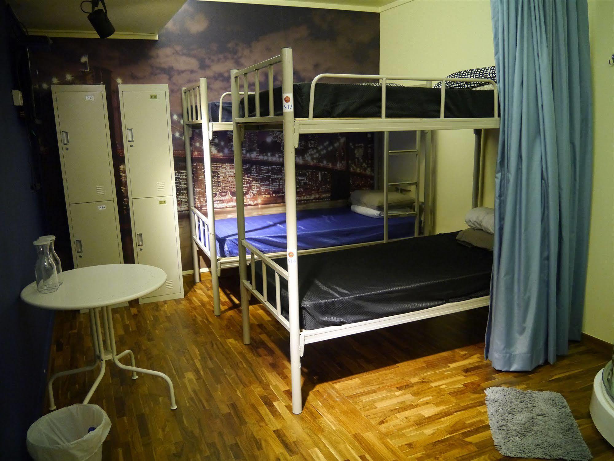Reddoorz Hostel @ Kallang Mrt Singapore Esterno foto
